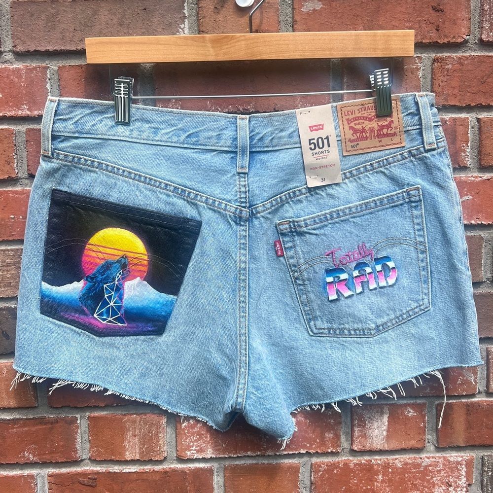 Hand-painted Levi’s Mid Rise 501 shorts with 80s Vaporwave Design Size 31